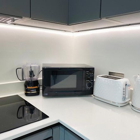 מילטון קינס Newpointe Stunning 1-Bedroom Serviced Apartment חדר תמונה