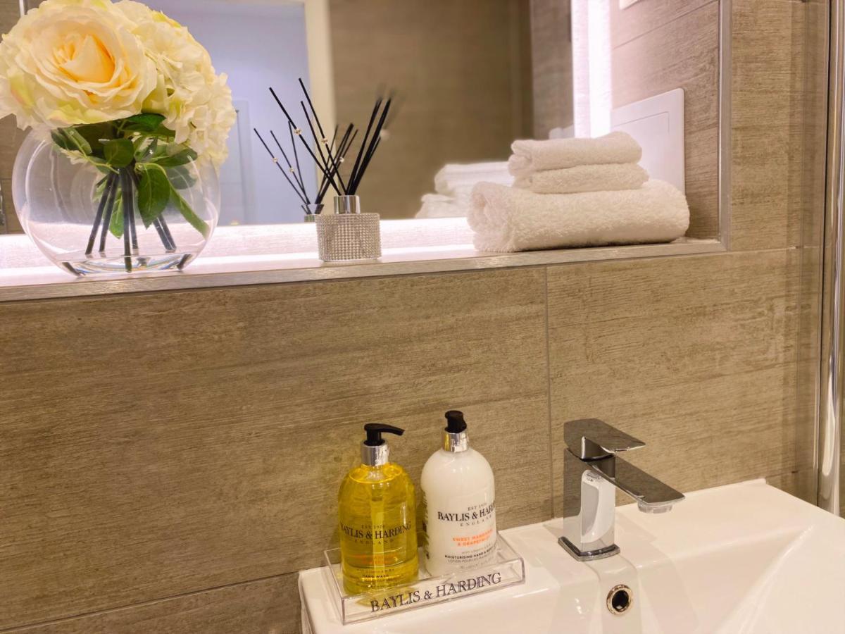 מילטון קינס Newpointe Stunning 1-Bedroom Serviced Apartment מראה חיצוני תמונה