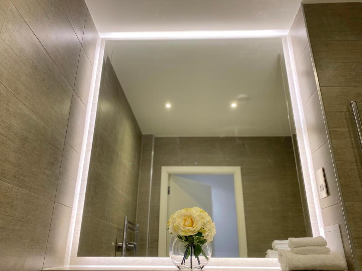 מילטון קינס Newpointe Stunning 1-Bedroom Serviced Apartment מראה חיצוני תמונה