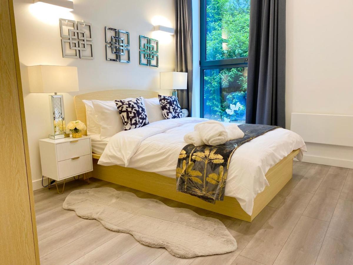 מילטון קינס Newpointe Stunning 1-Bedroom Serviced Apartment מראה חיצוני תמונה