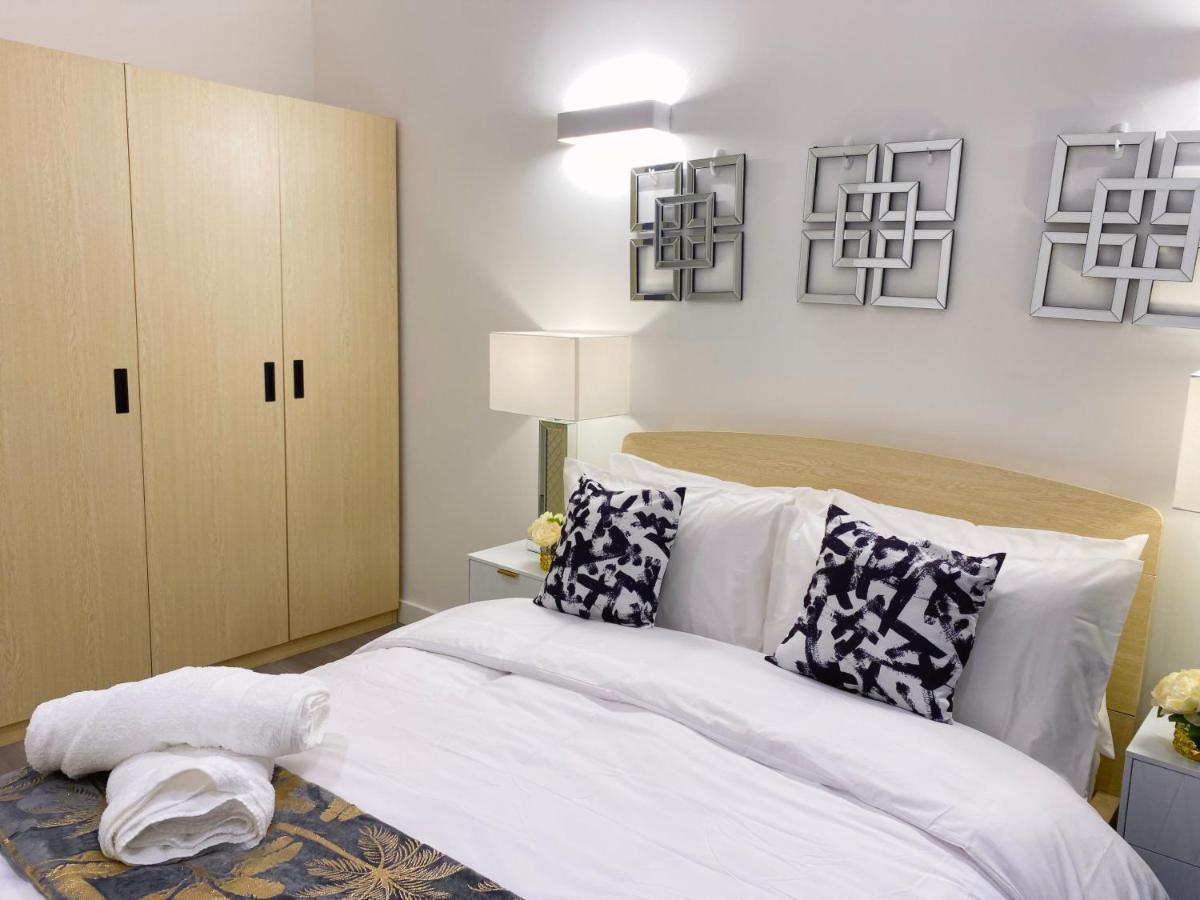 מילטון קינס Newpointe Stunning 1-Bedroom Serviced Apartment מראה חיצוני תמונה