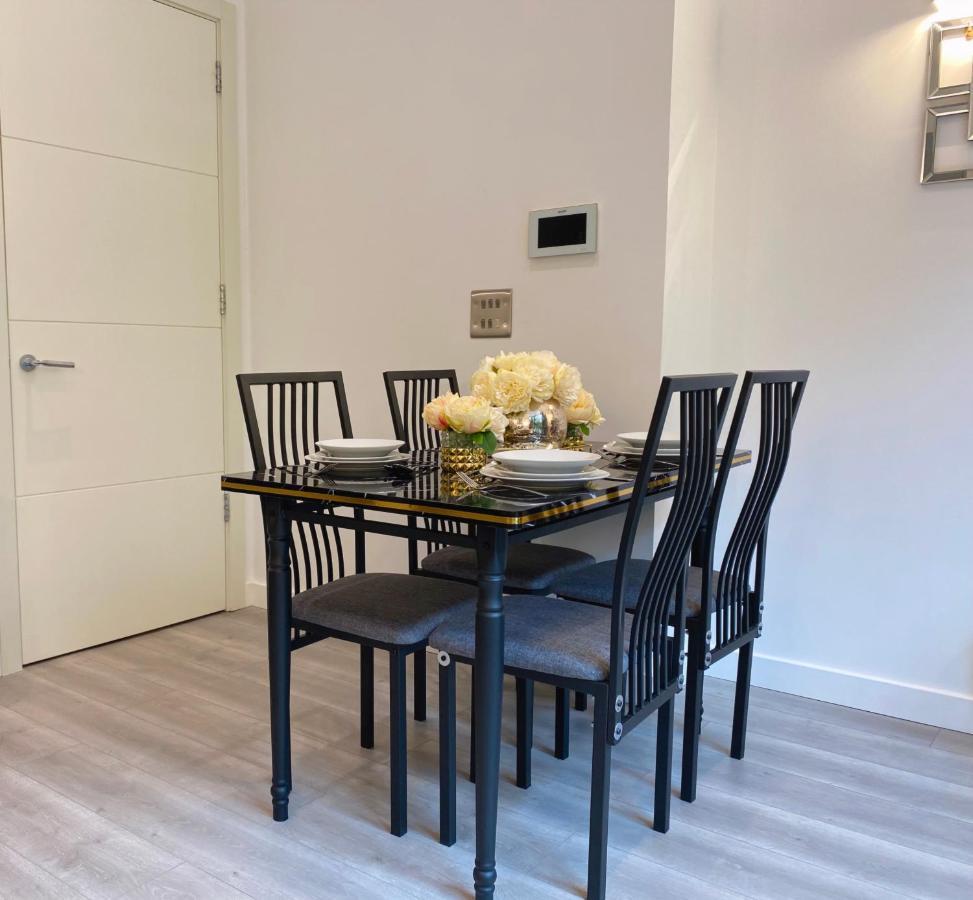 מילטון קינס Newpointe Stunning 1-Bedroom Serviced Apartment מראה חיצוני תמונה