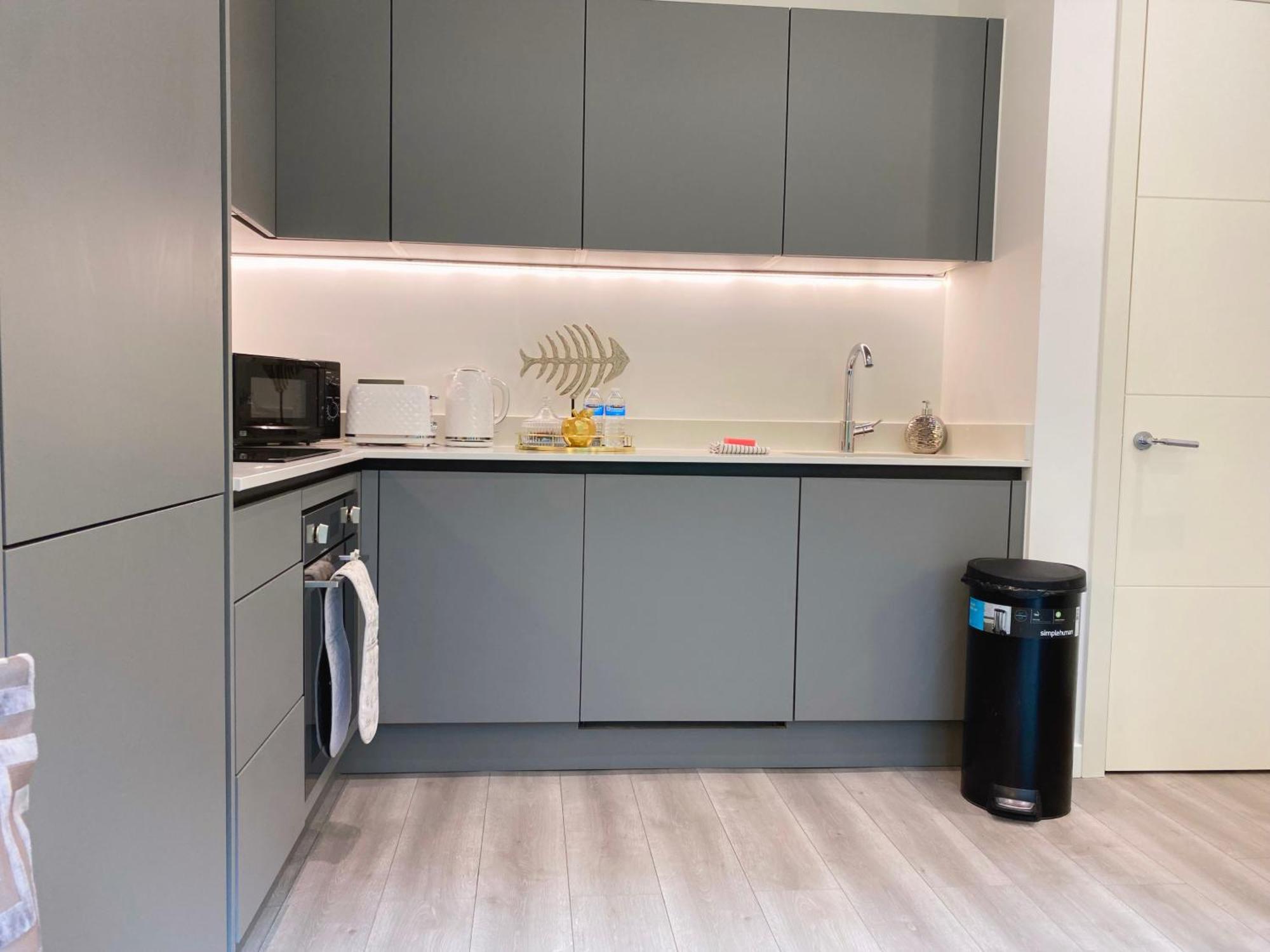 מילטון קינס Newpointe Stunning 1-Bedroom Serviced Apartment חדר תמונה