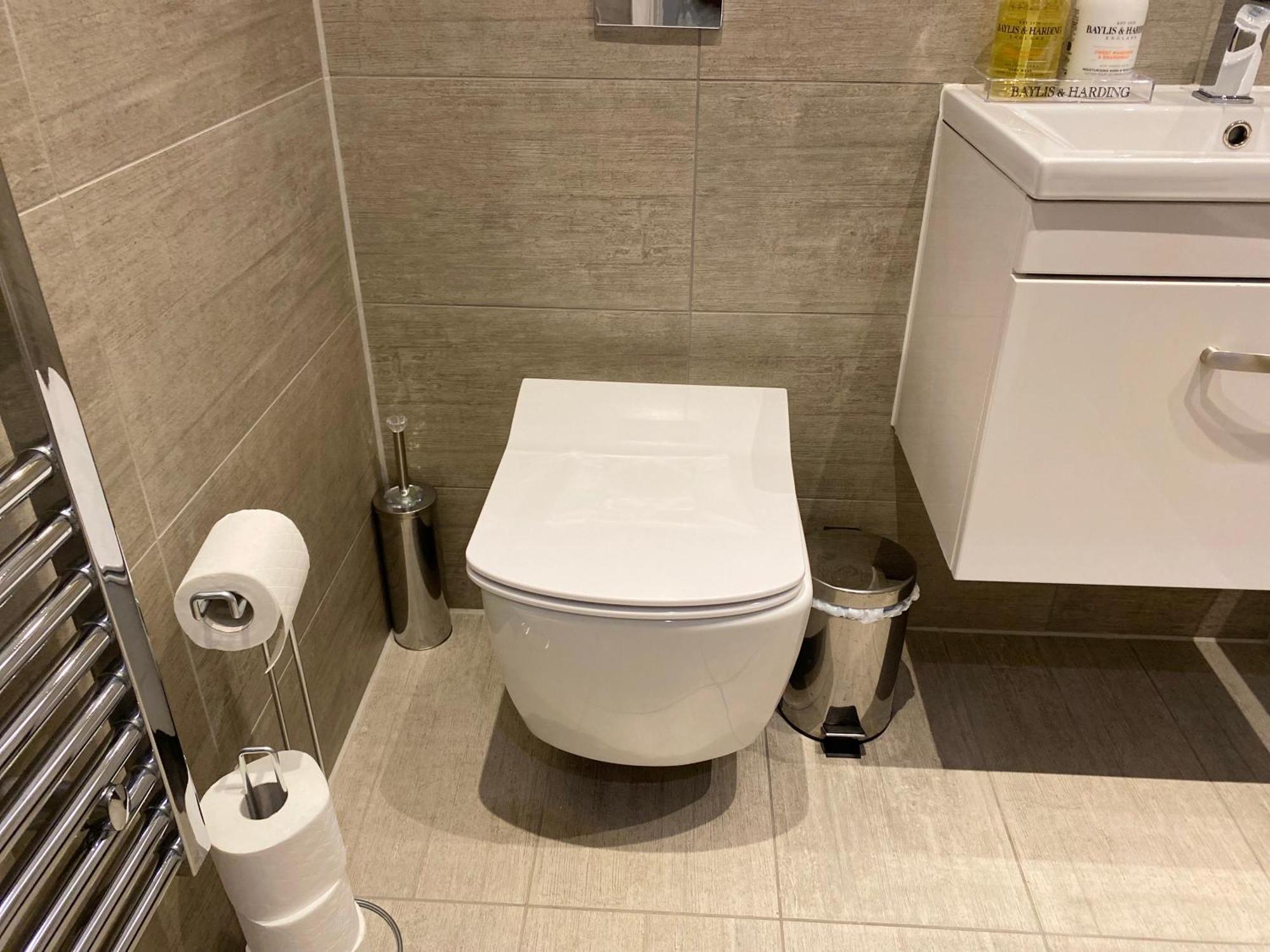 מילטון קינס Newpointe Stunning 1-Bedroom Serviced Apartment חדר תמונה