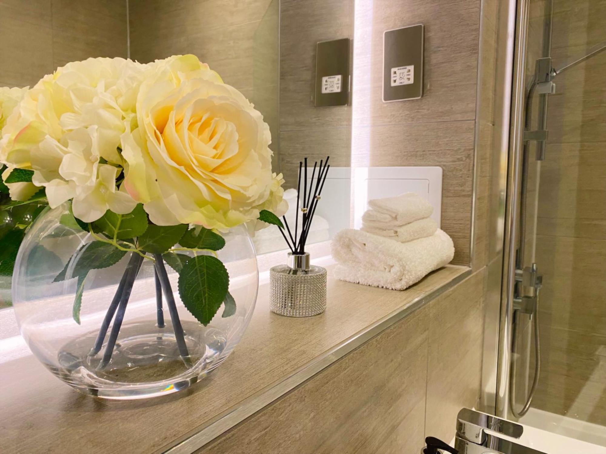 מילטון קינס Newpointe Stunning 1-Bedroom Serviced Apartment חדר תמונה
